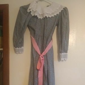 Weird Collectable Girls Sarah Kent prairie dress